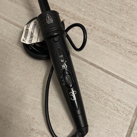 Tiny Curls Iron 2 Heat Settings - Picture 2 of 2